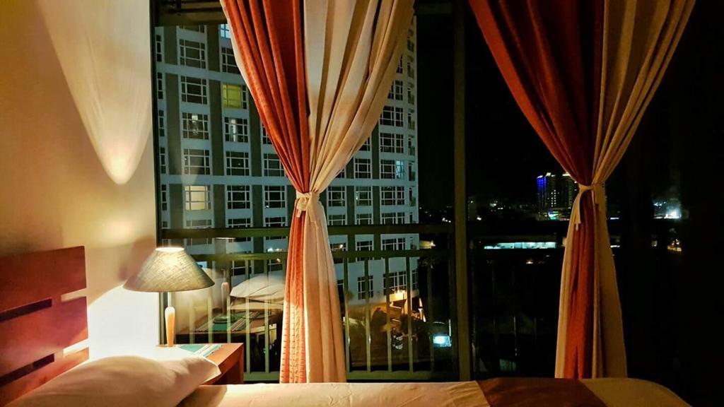 Ortigas 2 Bedroom Corner Unit With 2 Queen Across Shangrila Manila Exterior foto
